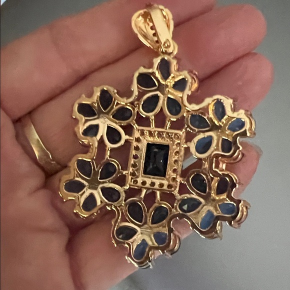 Elegant Asian Style Yellow Gold plated and Blue cubic diamonds Floral Pendant - Picture 4 of 6